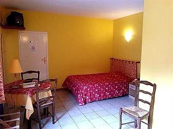 De L'isard Hotel Saint-Denis (Seine-Saint-Denis)